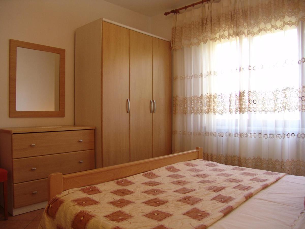 Apartments Bozica Krk Town Exterior photo