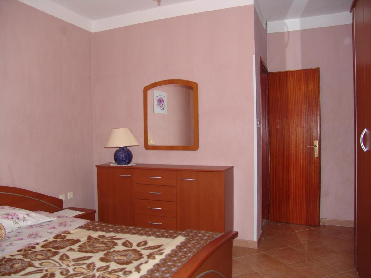 Apartments Bozica Krk Town Exterior photo