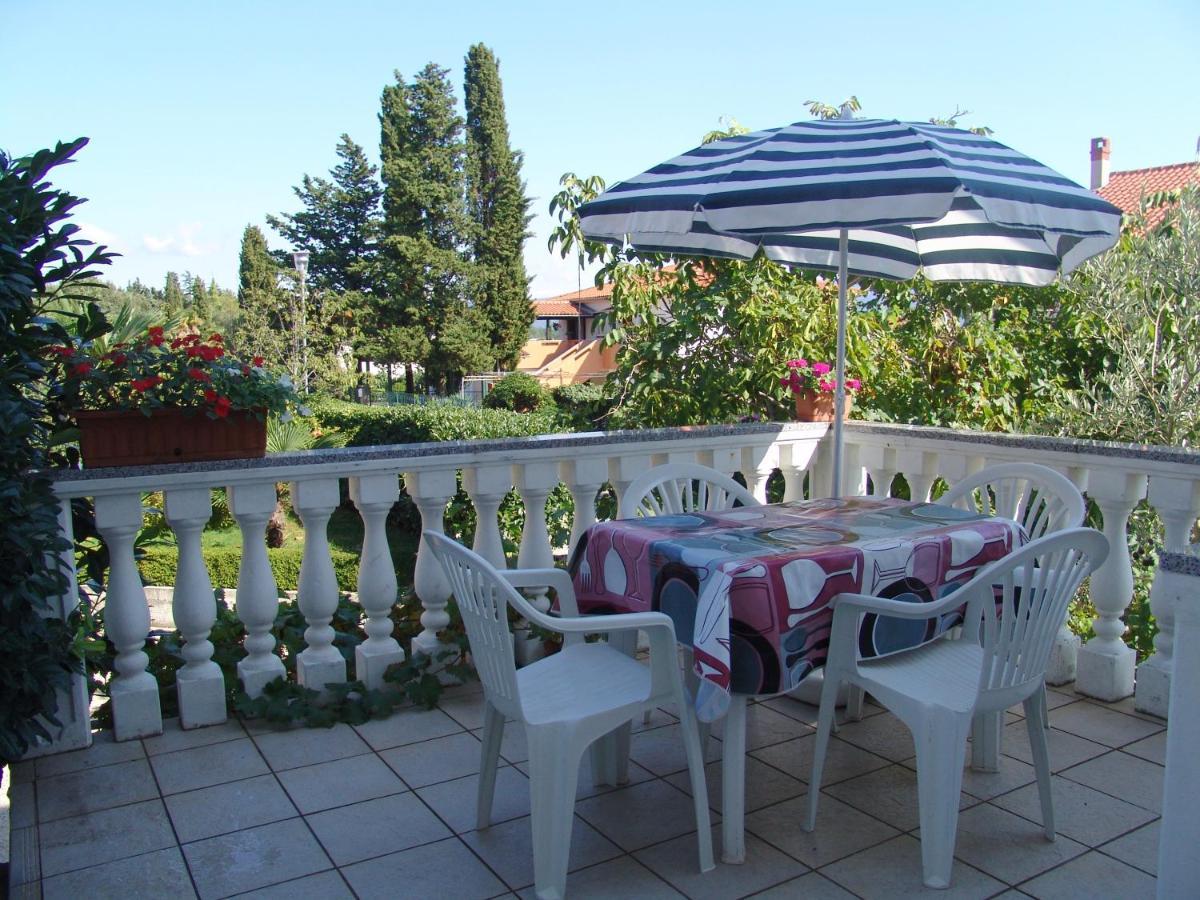 Apartments Bozica Krk Town Exterior photo