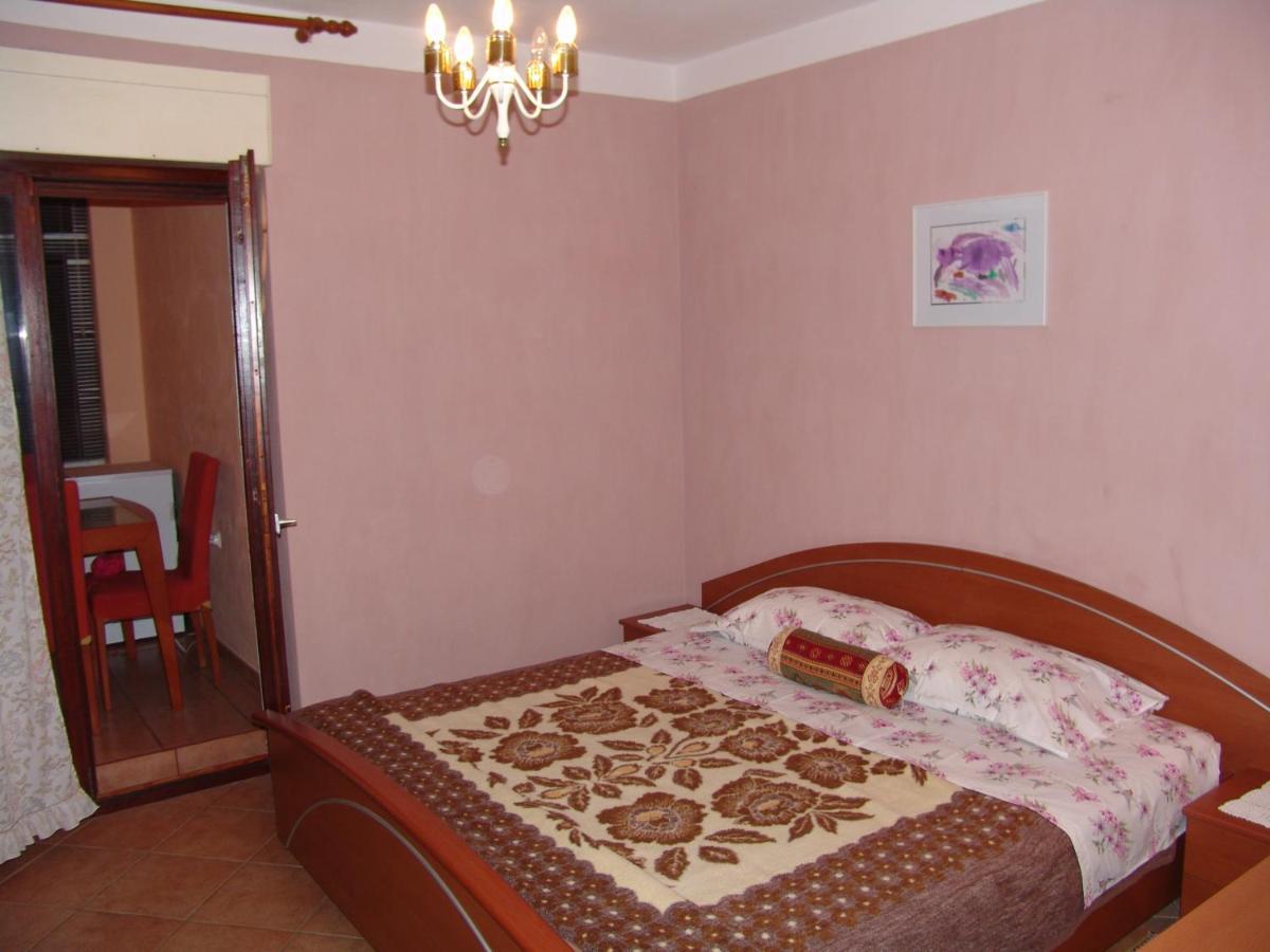 Apartments Bozica Krk Town Exterior photo