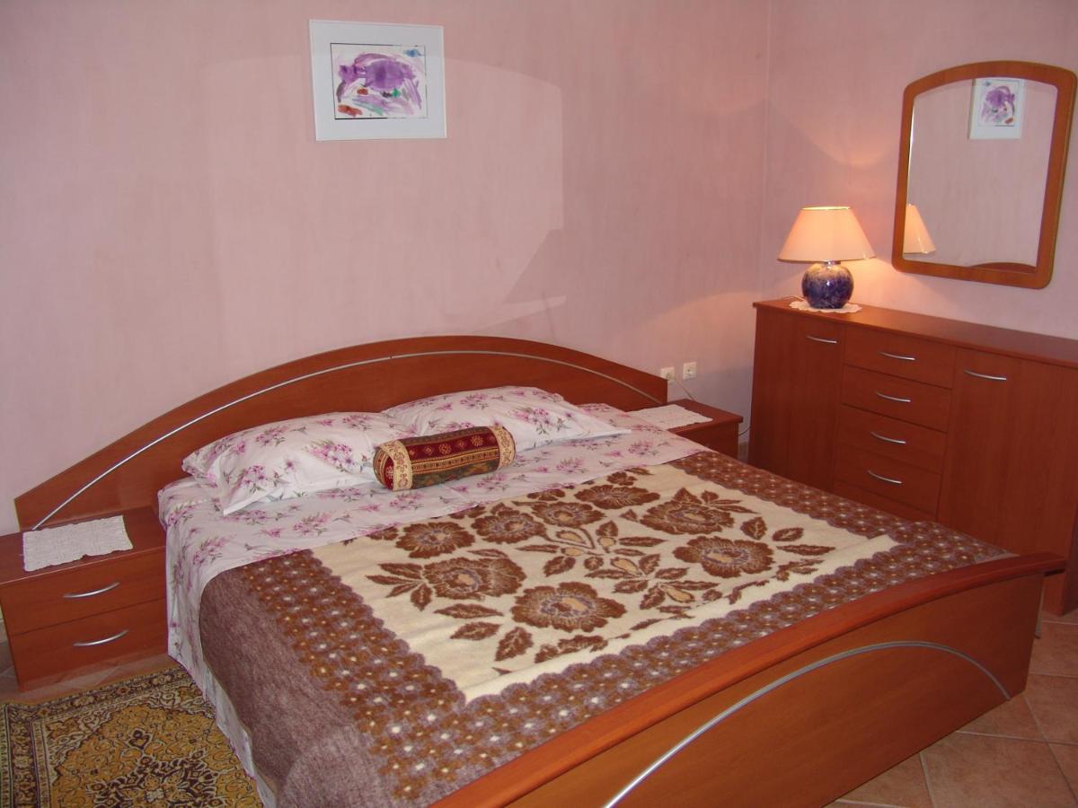 Apartments Bozica Krk Town Exterior photo