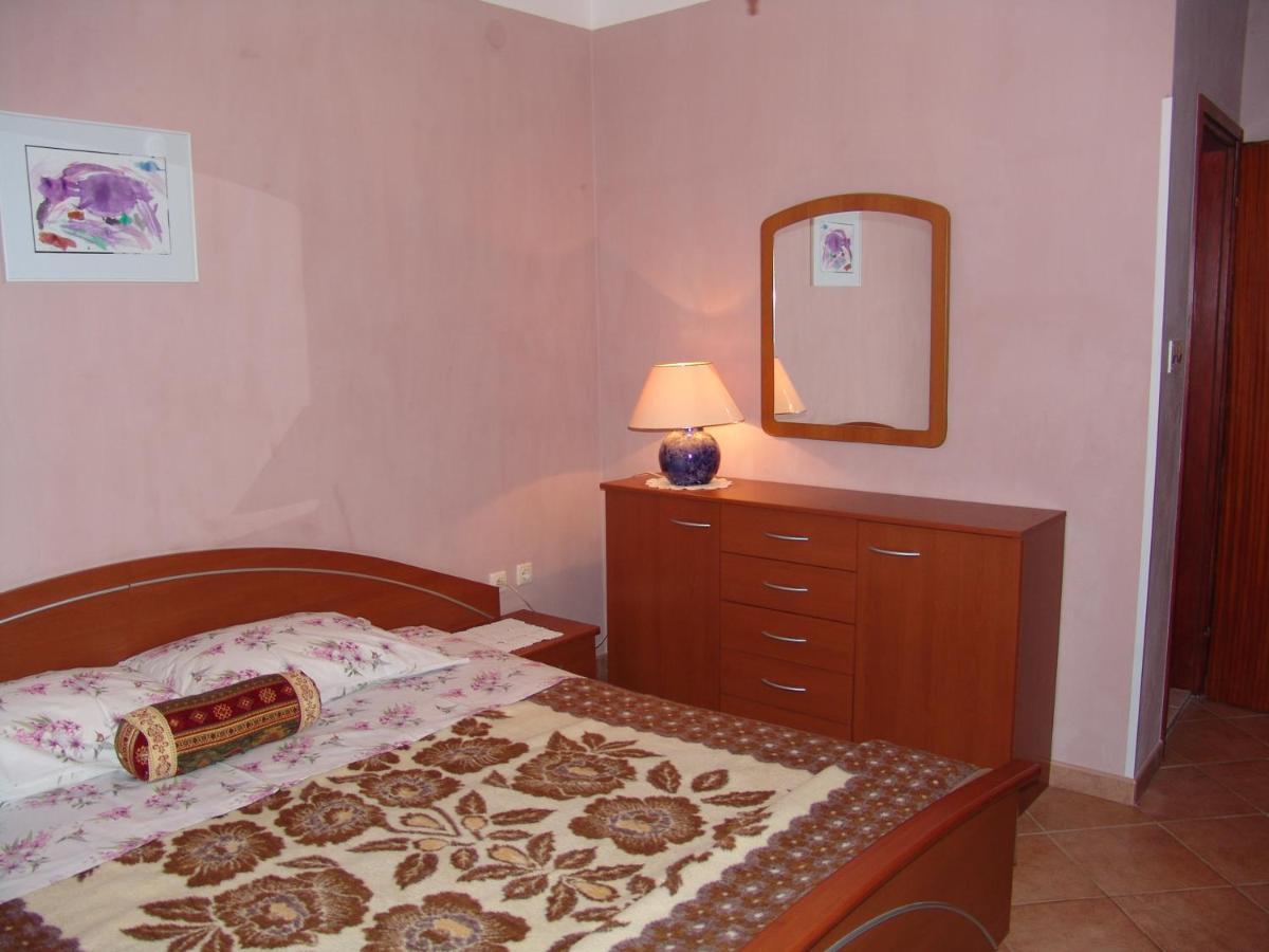 Apartments Bozica Krk Town Exterior photo