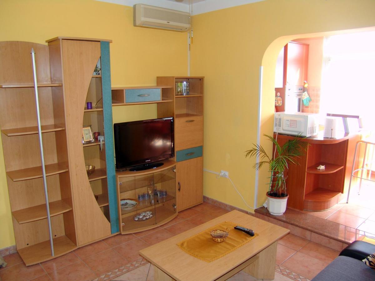 Apartments Bozica Krk Town Exterior photo